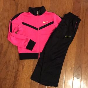 Toddler girls’ Nike track suit